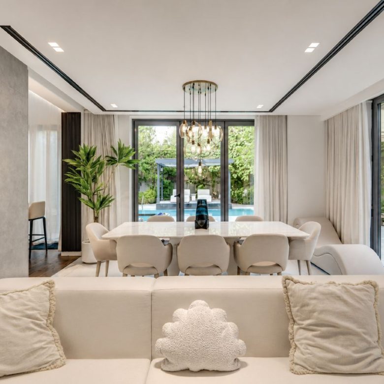 Fully extended | Large Plot | Luxurious | Vacant — Dubai | Stradom Real Estate
