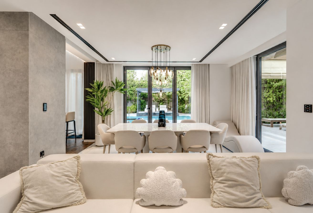Fully extended | Large Plot | Luxurious | Vacant — Dubai | Stradom Real Estate
