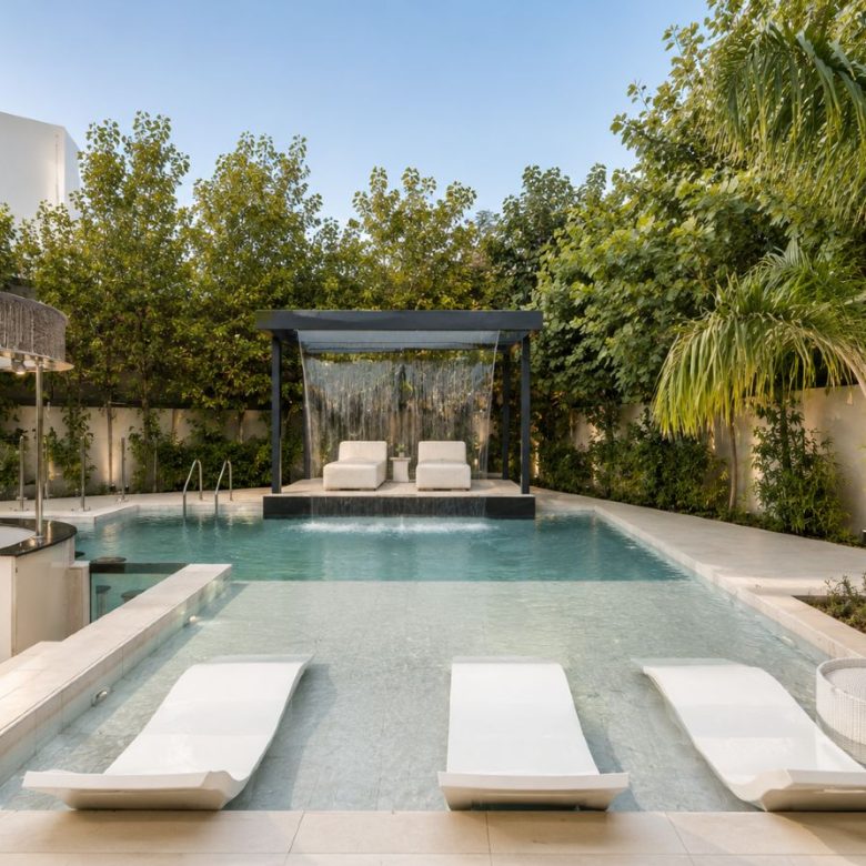 Fully extended | Large Plot | Luxurious | Vacant — Dubai | Stradom Real Estate
