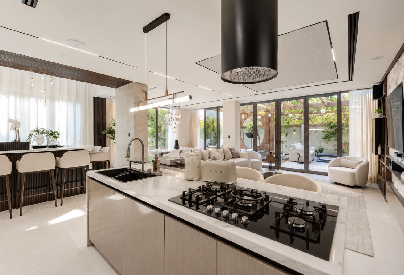 Fully extended | Large Plot | Luxurious | Vacant — Dubai | Stradom Real Estate