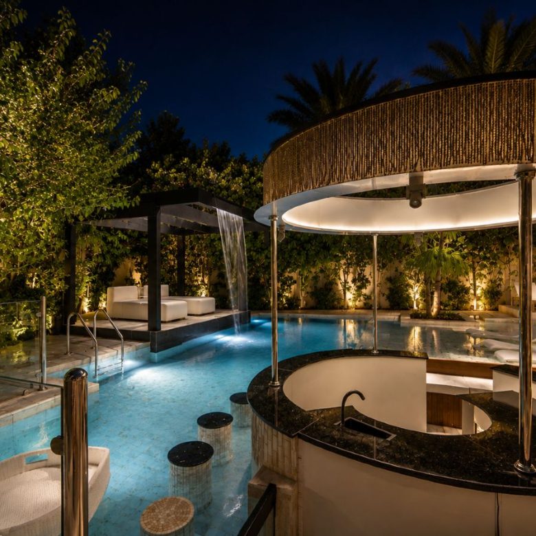 Fully extended | Large Plot | Luxurious | Vacant — Dubai | Stradom Real Estate