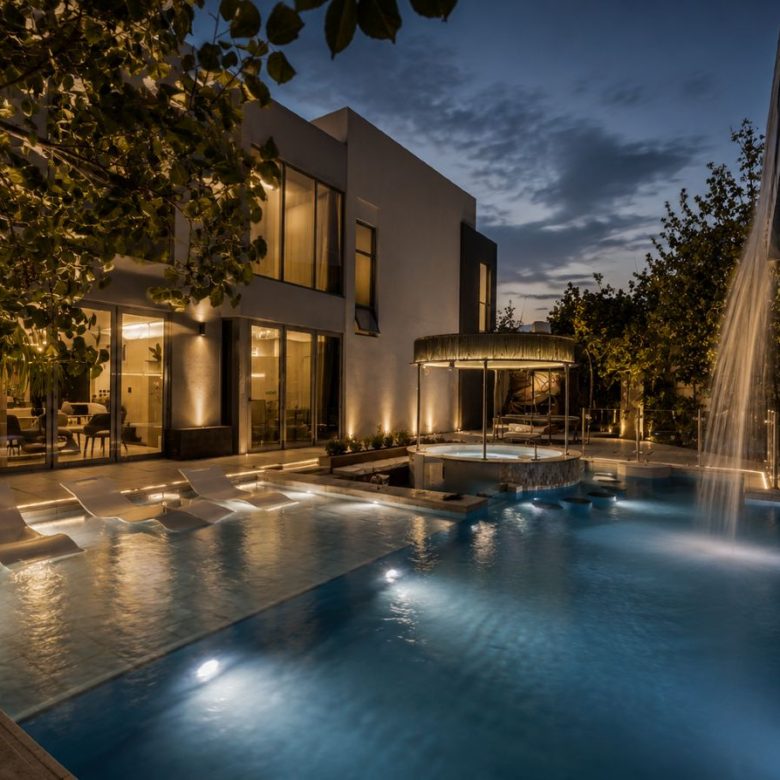 Fully extended | Large Plot | Luxurious | Vacant — Dubai | Stradom Real Estate