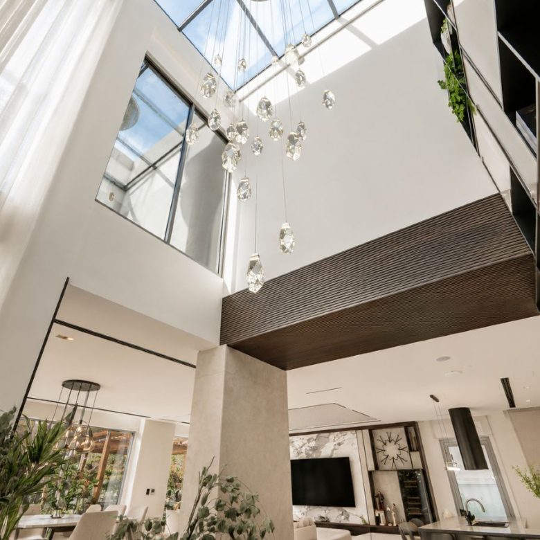 Fully extended | Large Plot | Luxurious | Vacant — Dubai | Stradom Real Estate
