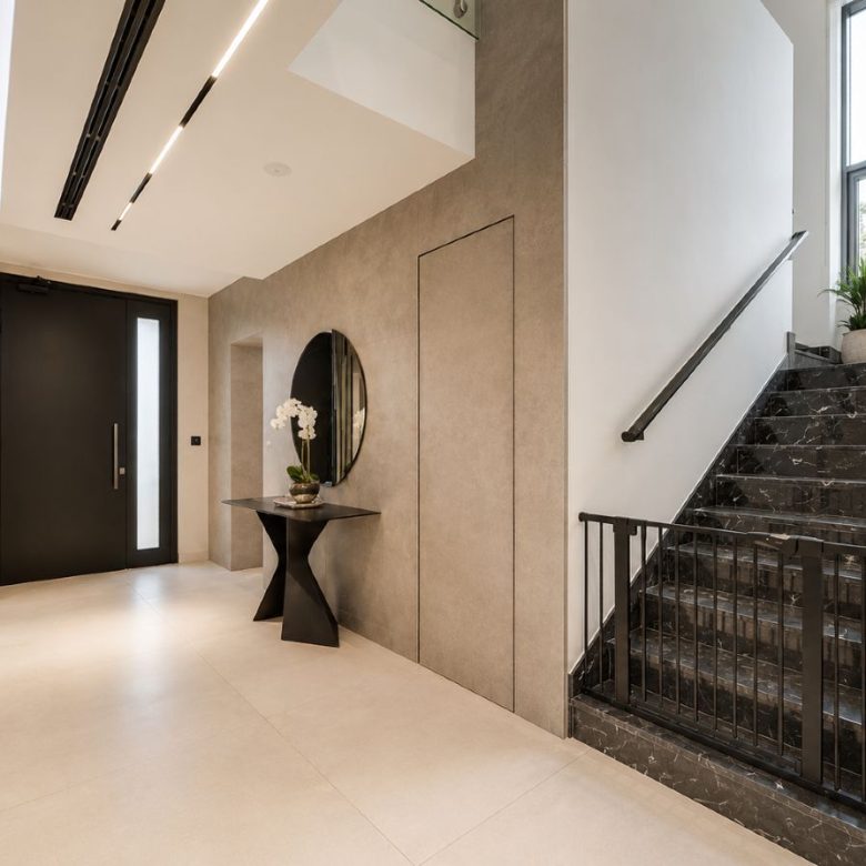 Fully extended | Large Plot | Luxurious | Vacant — Dubai | Stradom Real Estate