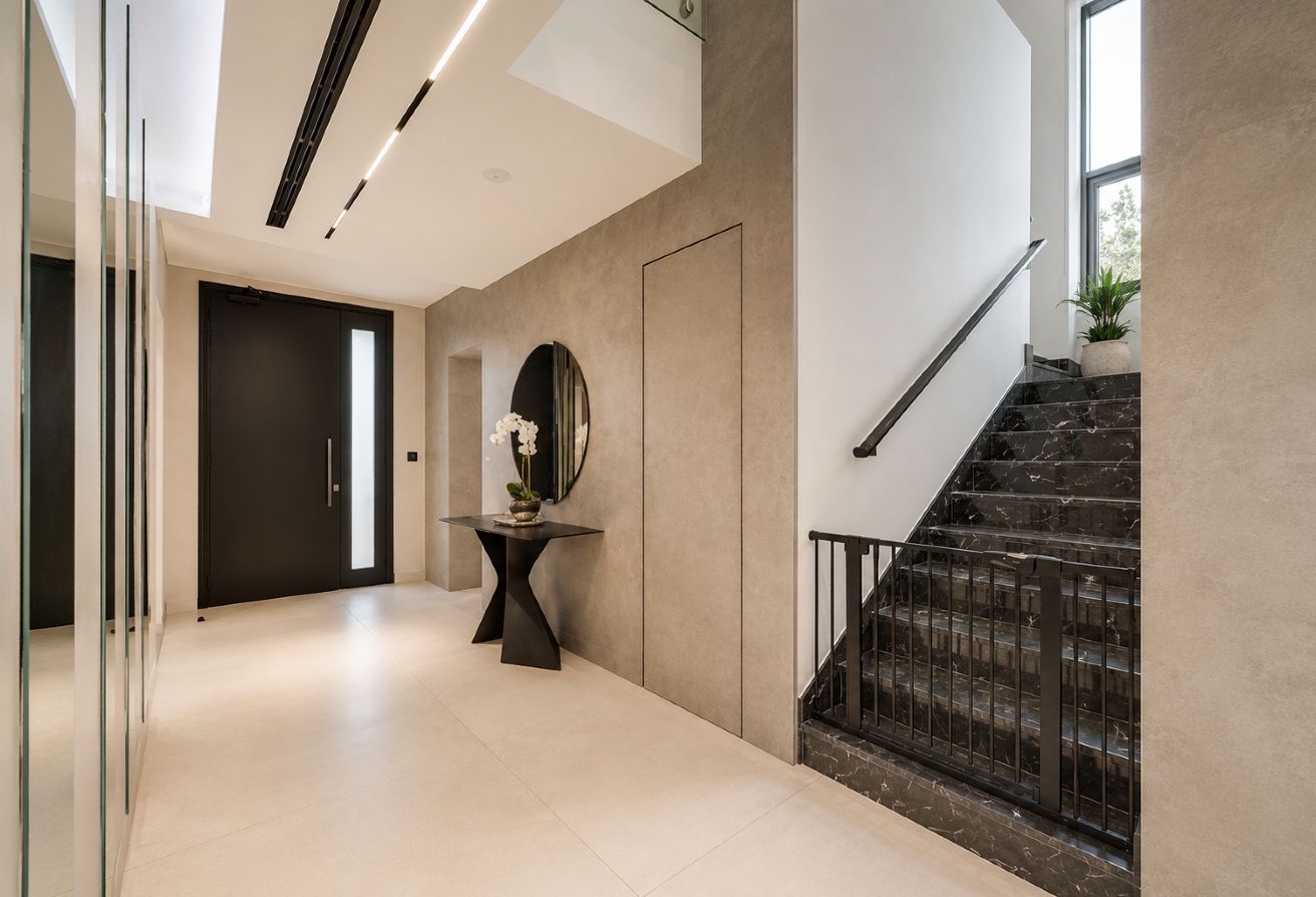 Fully extended | Large Plot | Luxurious | Vacant — Dubai | Stradom Real Estate