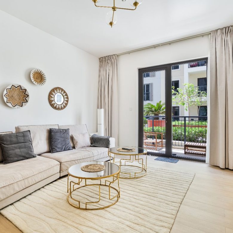 Spacious | Close to the Beach | Vacant l Motivated — Dubai | Stradom Real Estate