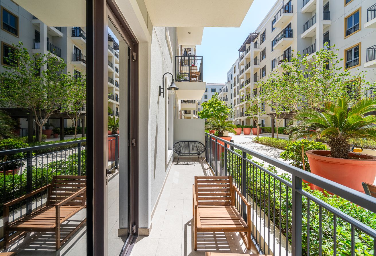 Spacious | Close to the Beach | Vacant l Motivated — Dubai | Stradom Real Estate