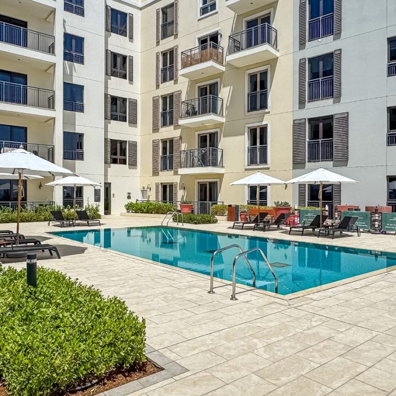 Spacious | Close to the Beach | Vacant l Motivated — Dubai | Stradom Real Estate