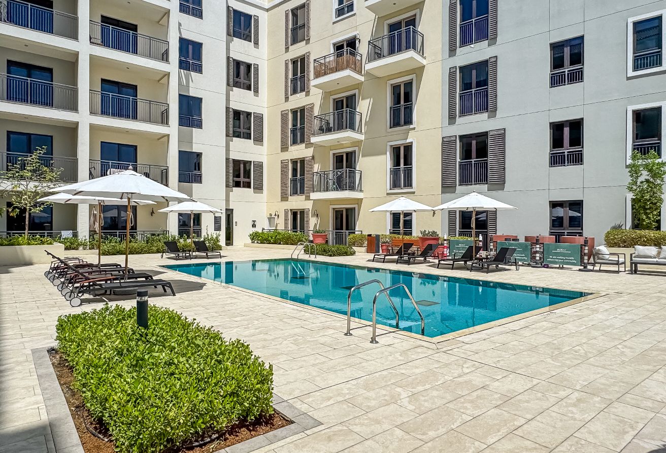 Spacious | Close to the Beach | Vacant l Motivated — Dubai | Stradom Real Estate