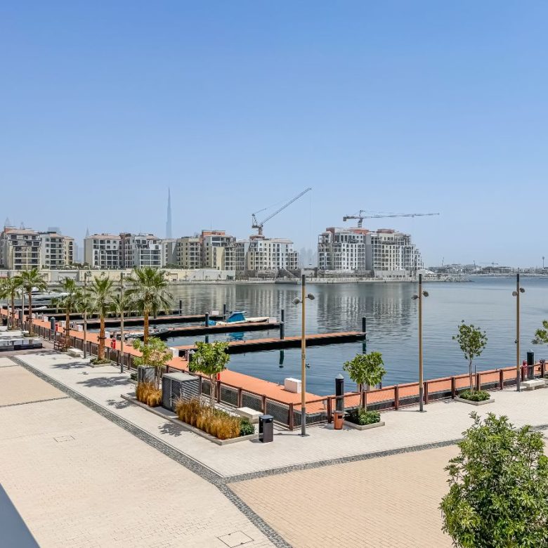 Spacious | Close to the Beach | Vacant l Motivated — Dubai | Stradom Real Estate