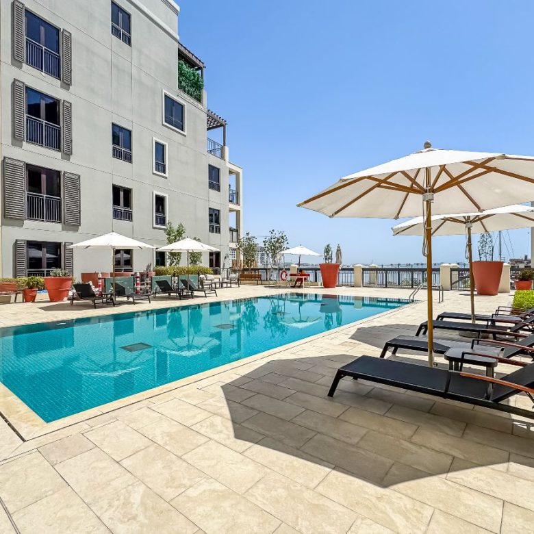 Spacious | Close to the Beach | Vacant l Motivated — Dubai | Stradom Real Estate
