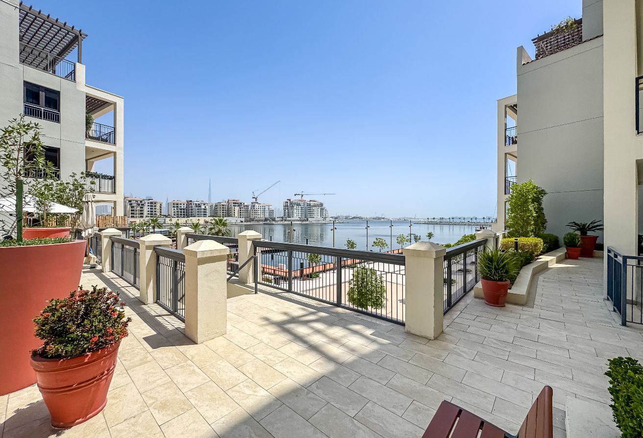 Spacious | Close to the Beach | Vacant l Motivated — Dubai | Stradom Real Estate