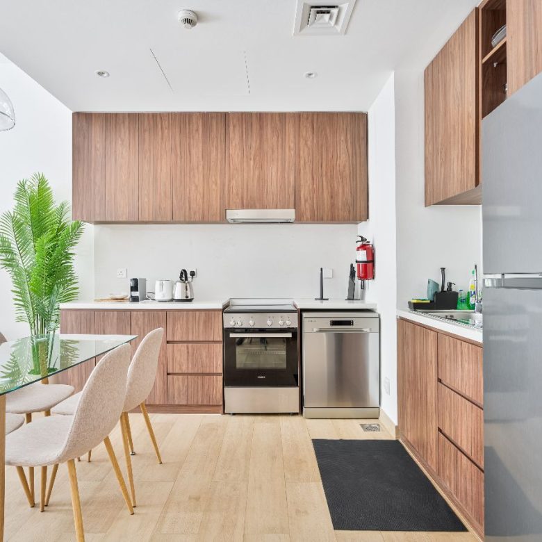 Spacious | Close to the Beach | Vacant l Motivated — Dubai | Stradom Real Estate