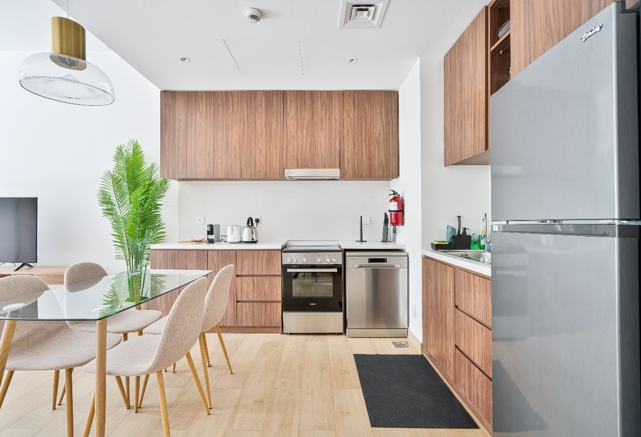 Spacious | Close to the Beach | Vacant l Motivated — Dubai | Stradom Real Estate