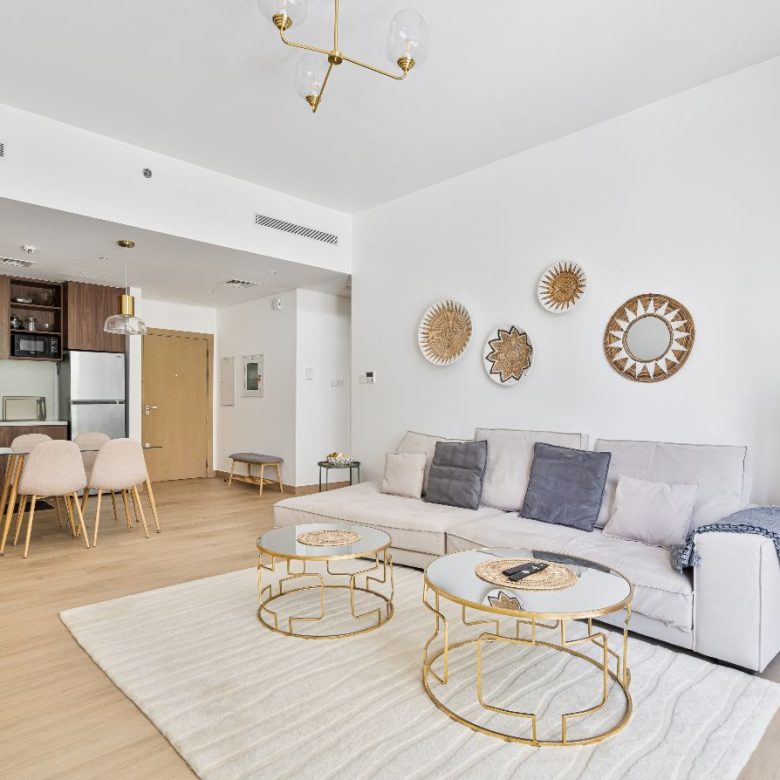 Spacious | Close to the Beach | Vacant l Motivated — Dubai | Stradom Real Estate