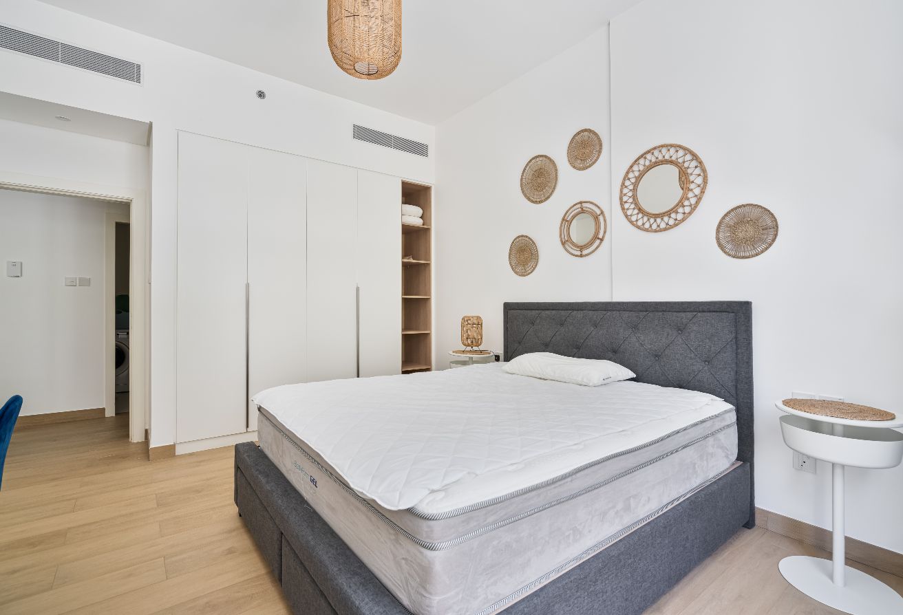 Spacious | Close to the Beach | Vacant l Motivated — Dubai | Stradom Real Estate